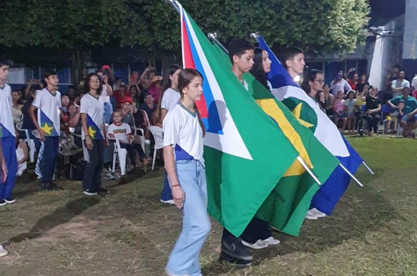 Solenidade marcou encerramento do período de adaptação na Escola Cívico-Militar Comendador José Pedro Dias em Juara