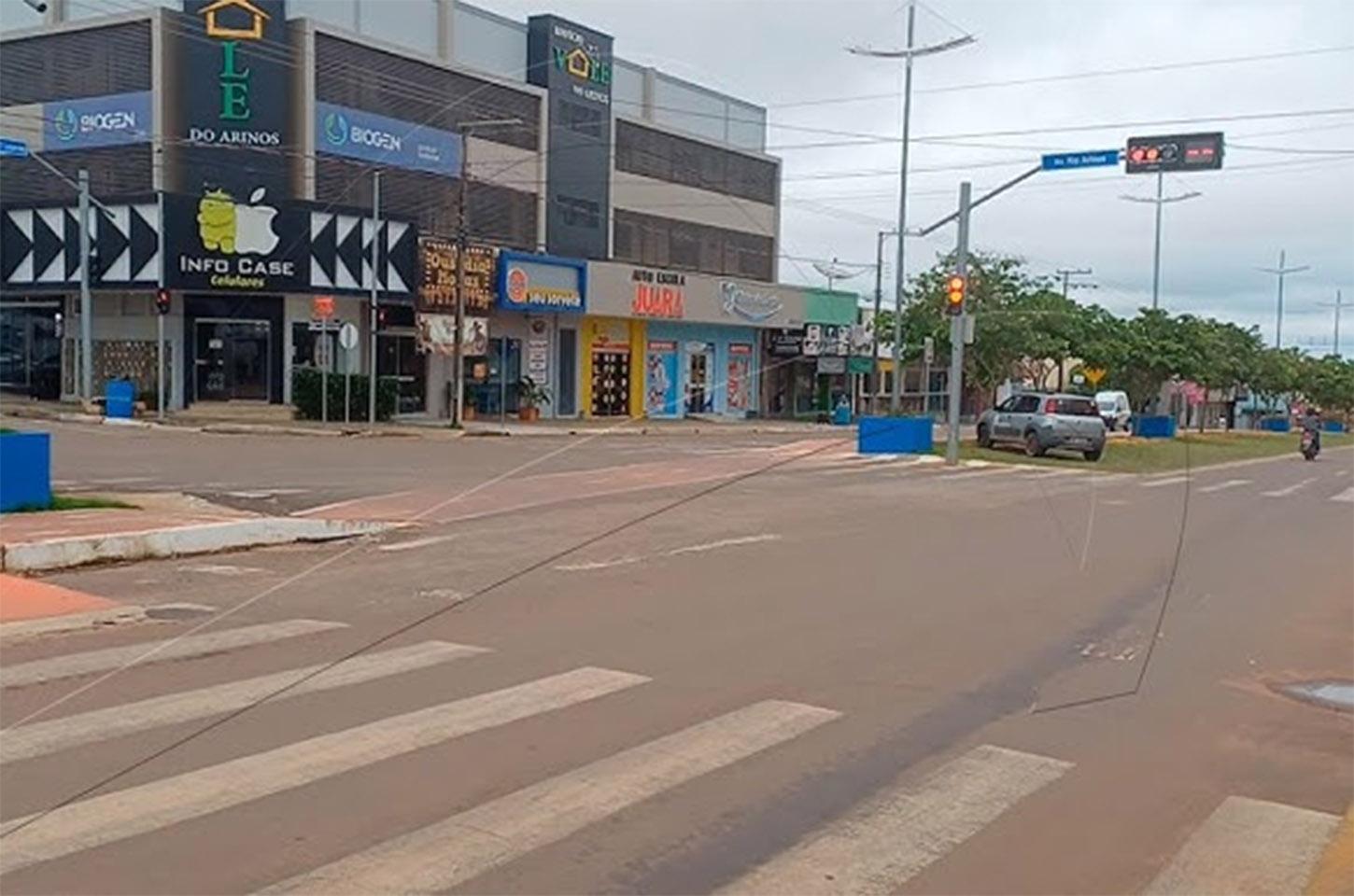 Após desrespeitar sinal de trânsito motociclista atinge viatura da PM em Juara e fica ferido