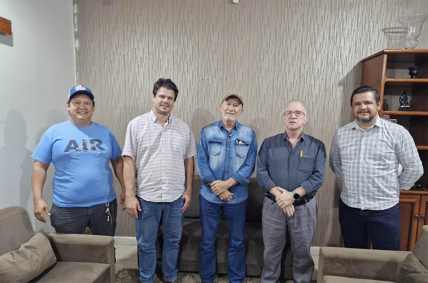 Associação Água Boa entrega documentação ao prefeito e pedido de Reurb dos Loteamentos entra em análise