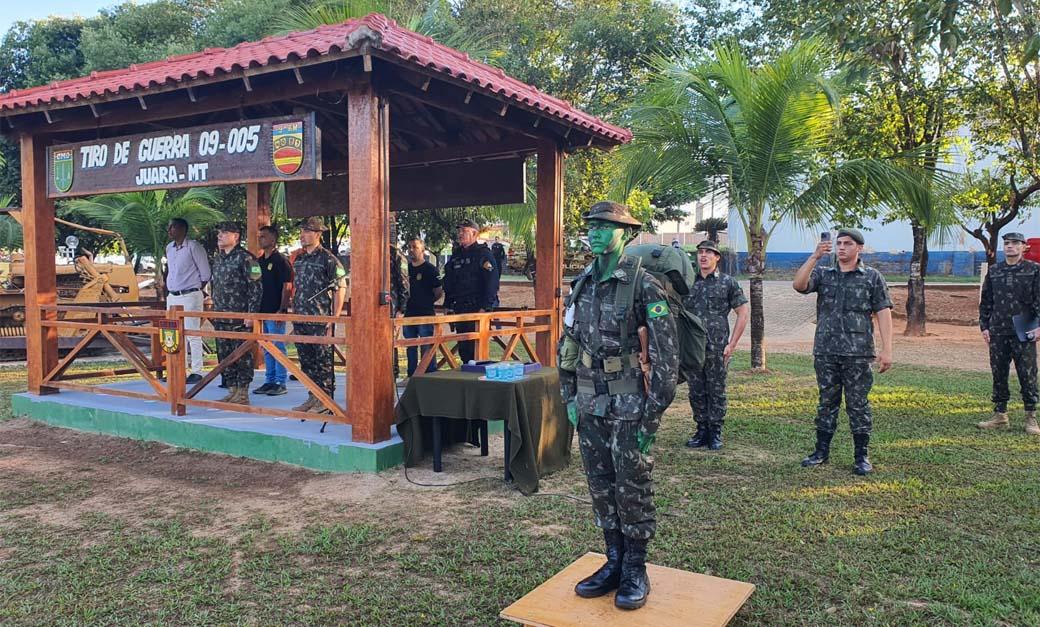  General Ferrari da 9ª Região Militar fez visita de inspeção e participou de homenagens no TG em Juara