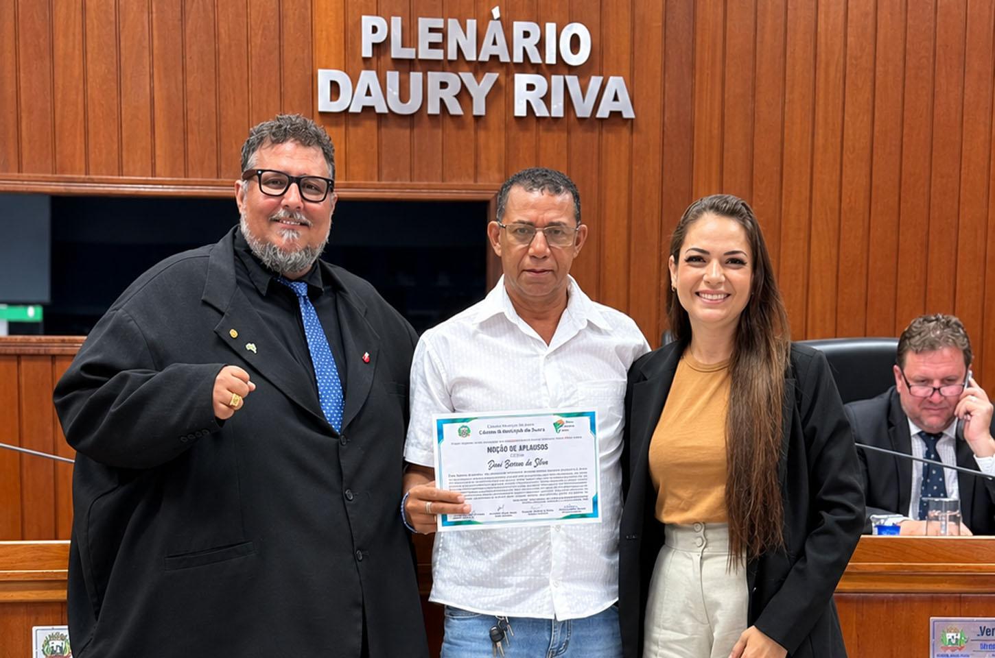Repórter da Rádio Tucunaré e diretor do Portal do Arinos foi homenageado com Moção de Aplausos pela Câmara de Juara