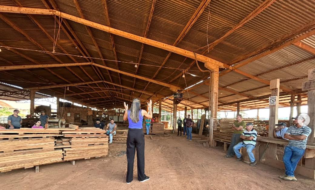 Reta final: Luiza Böer visita setor madeireiro e ouve demandas de empresários e trabalhadores em Juruena