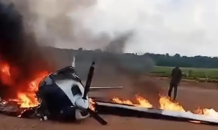 Supostos traficantes incendiaram avião em pista de fazenda de Juara durante operação contra suspeita de tráfico aéreo 